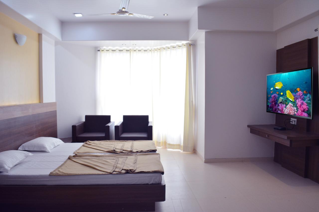 Oyo 10672 Hotel Riviera Nashik Luaran gambar