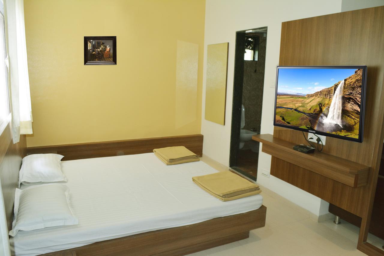 Oyo 10672 Hotel Riviera Nashik Luaran gambar