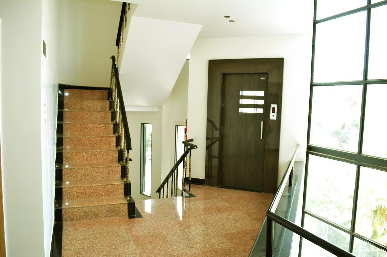 Oyo 10672 Hotel Riviera Nashik Luaran gambar