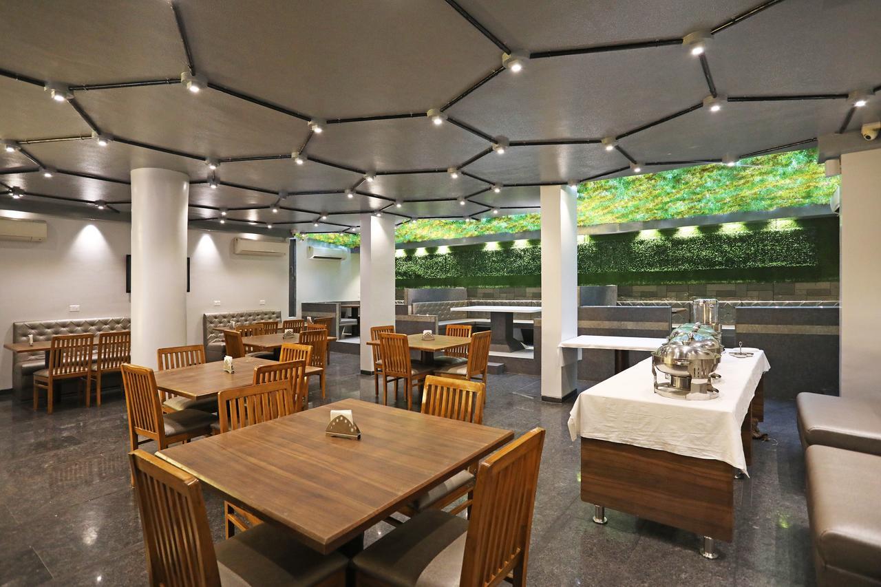 Oyo 10672 Hotel Riviera Nashik Luaran gambar