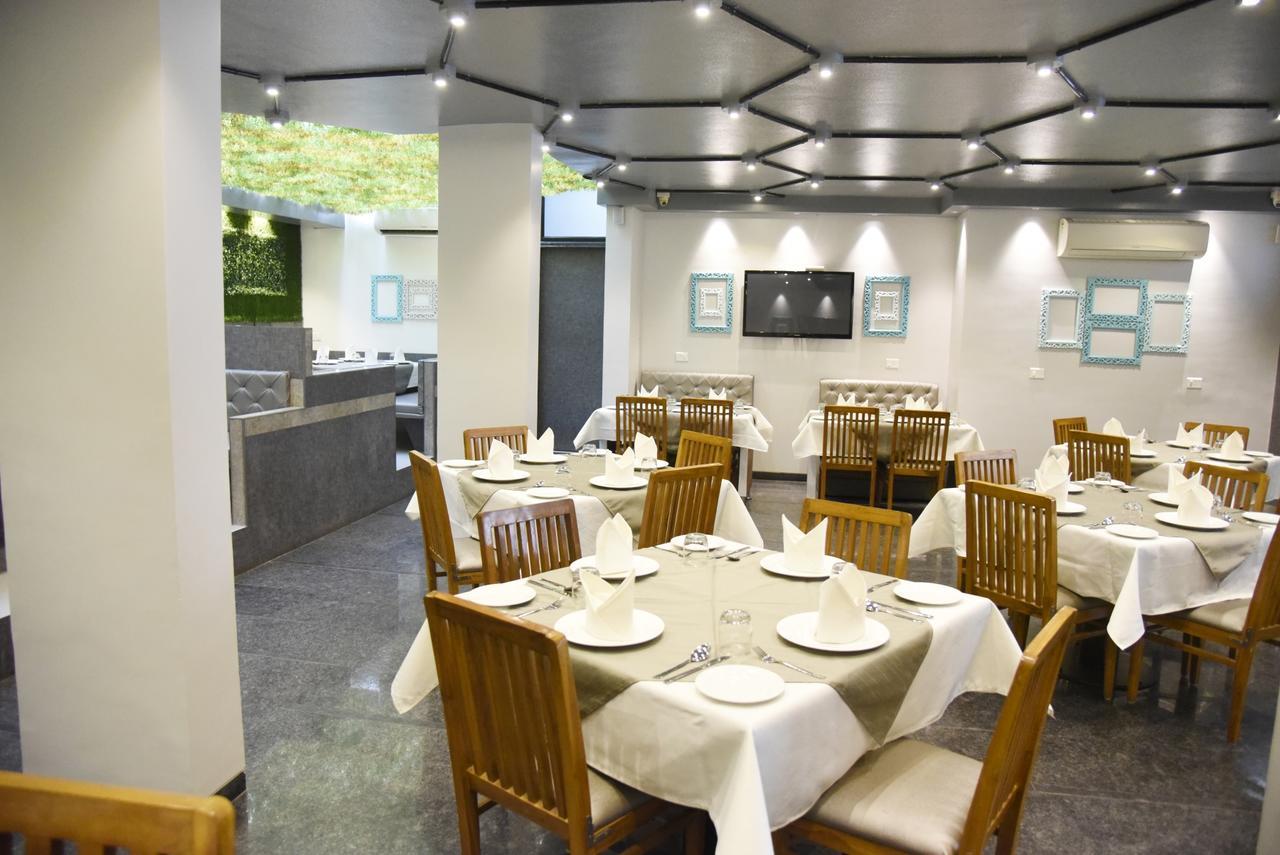 Oyo 10672 Hotel Riviera Nashik Luaran gambar