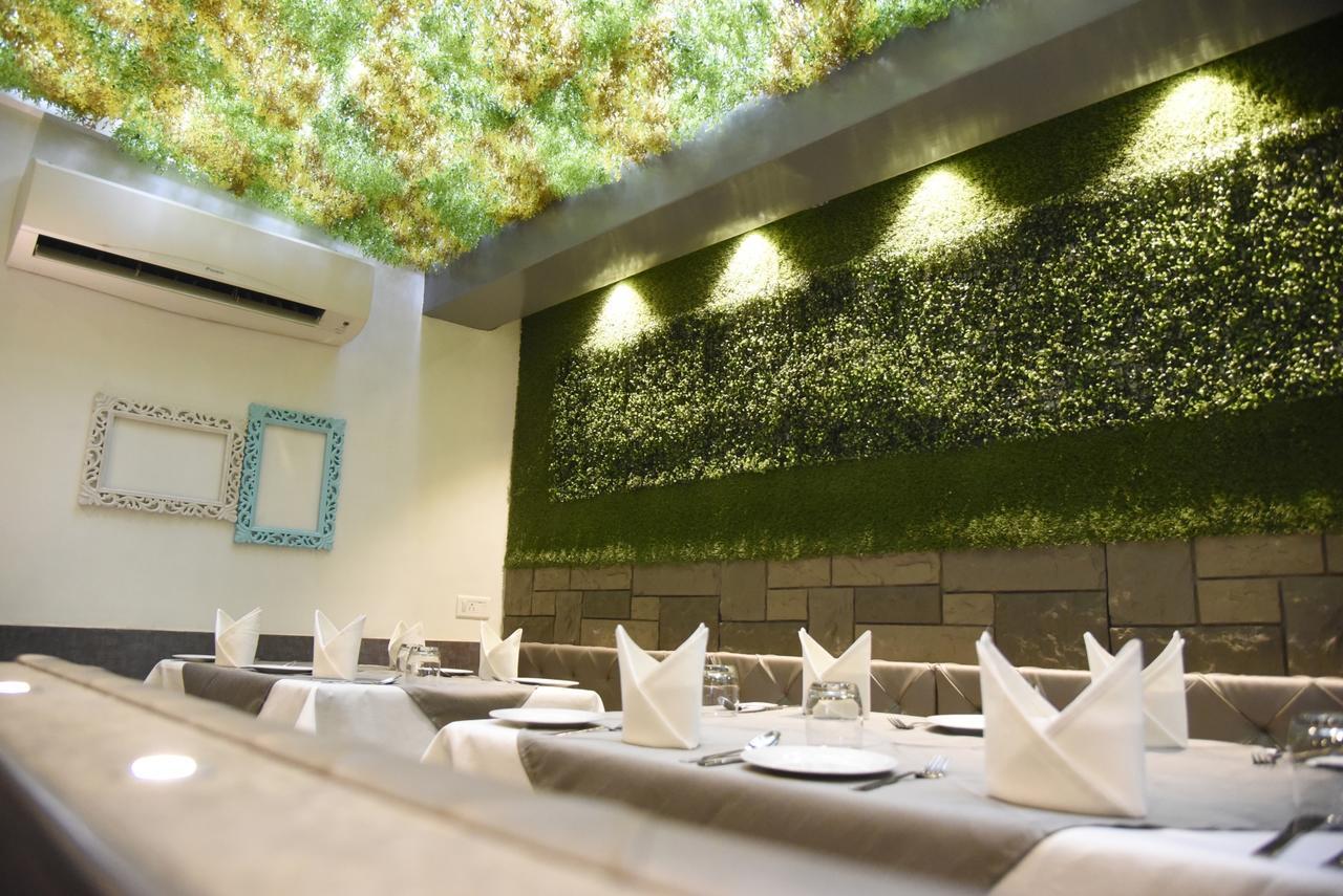 Oyo 10672 Hotel Riviera Nashik Luaran gambar