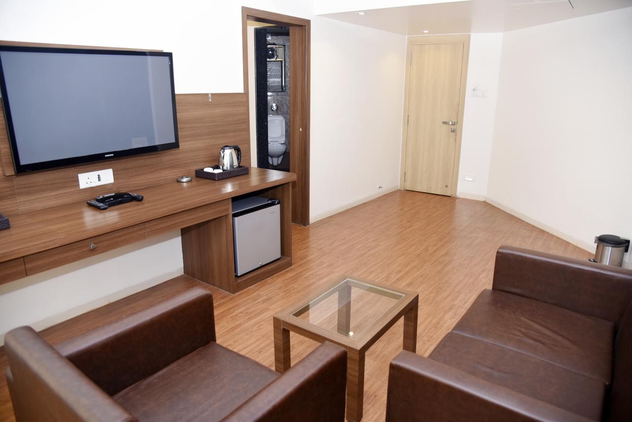 Oyo 10672 Hotel Riviera Nashik Luaran gambar