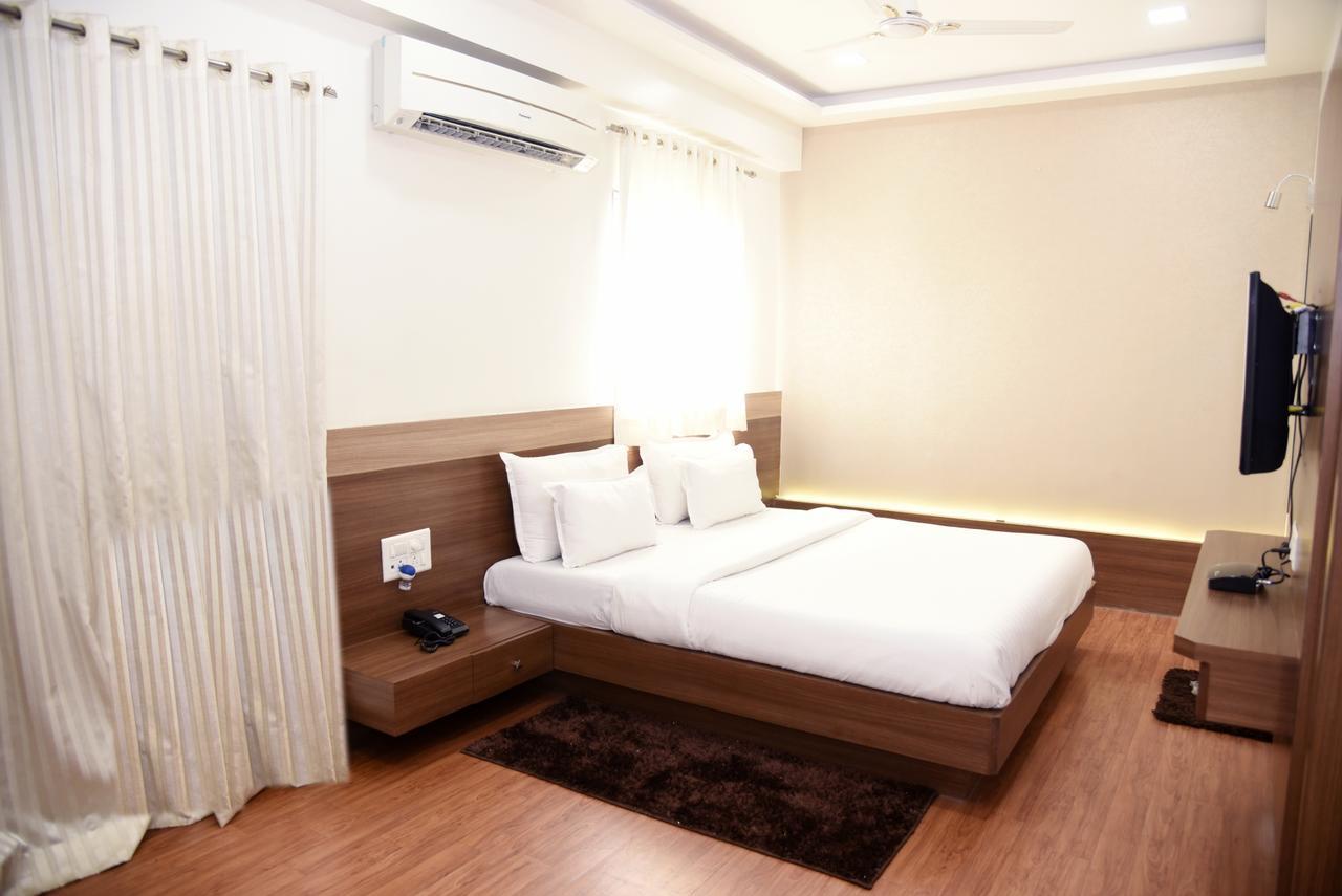 Oyo 10672 Hotel Riviera Nashik Luaran gambar