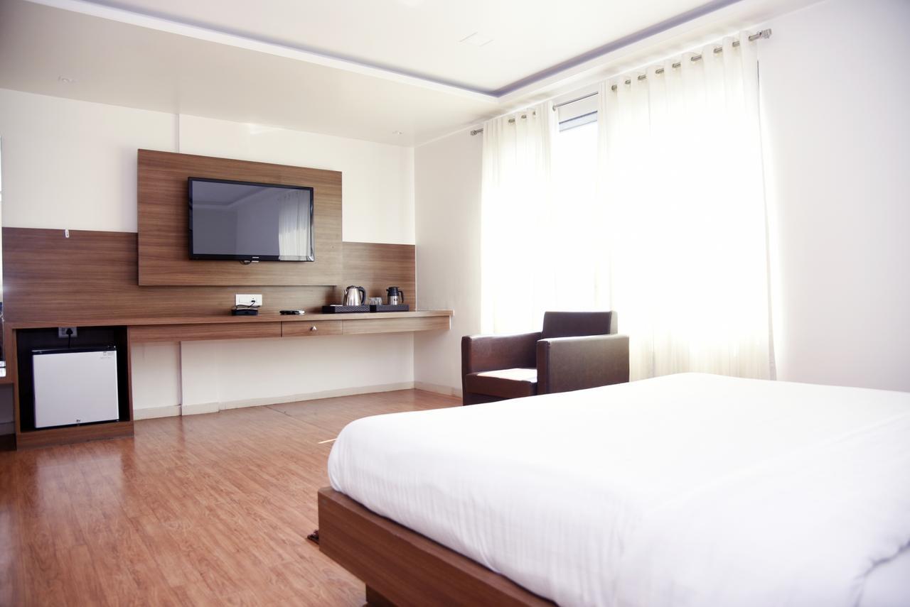 Oyo 10672 Hotel Riviera Nashik Luaran gambar