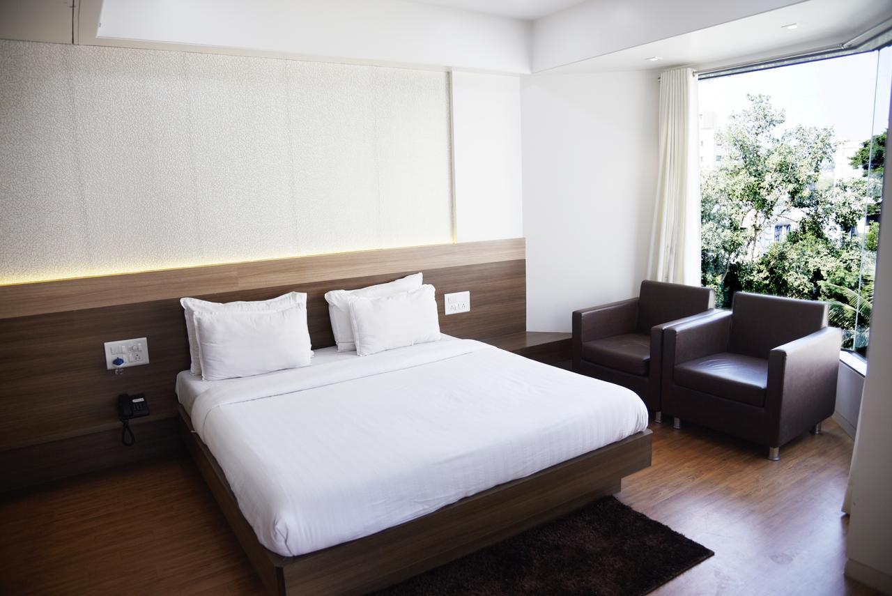 Oyo 10672 Hotel Riviera Nashik Luaran gambar
