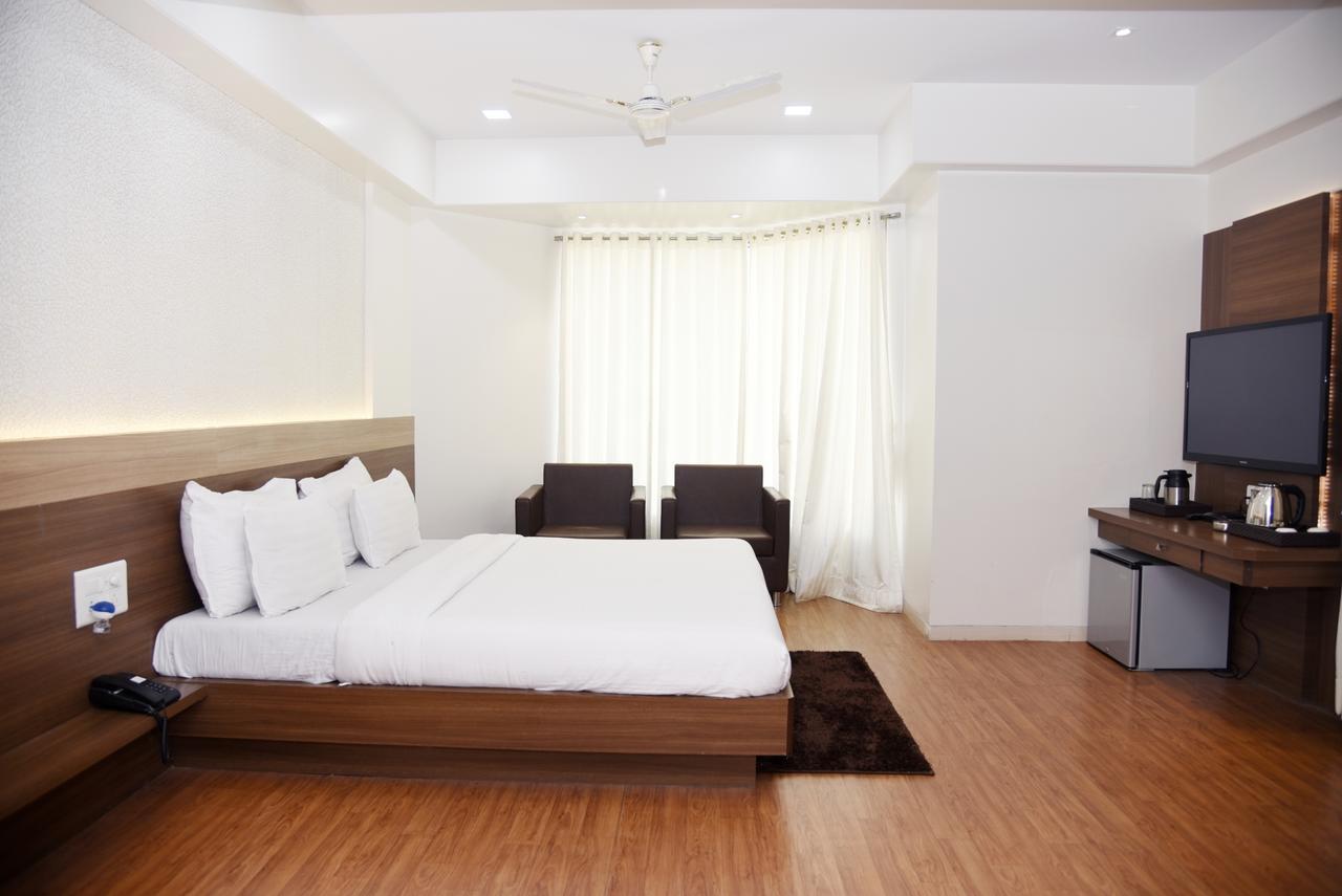 Oyo 10672 Hotel Riviera Nashik Luaran gambar