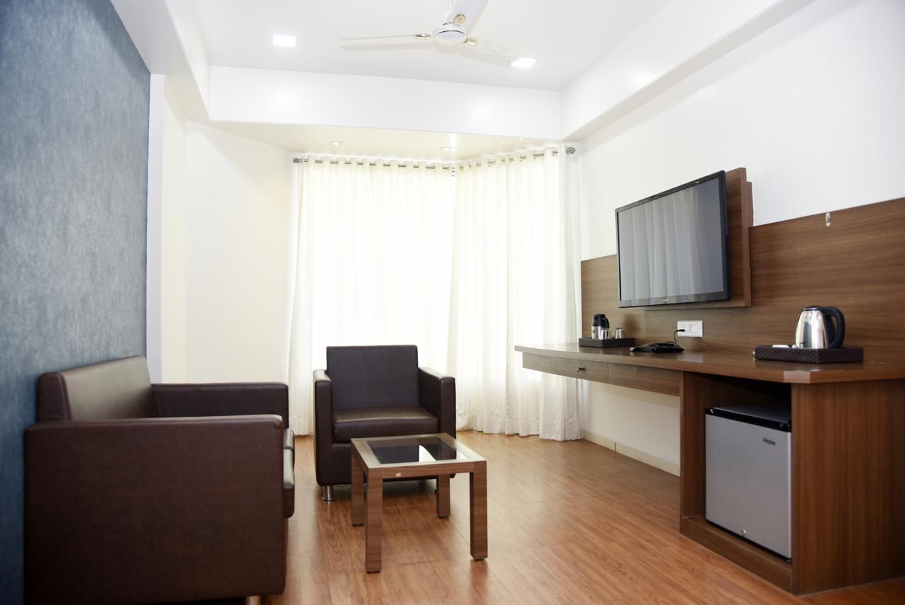 Oyo 10672 Hotel Riviera Nashik Luaran gambar