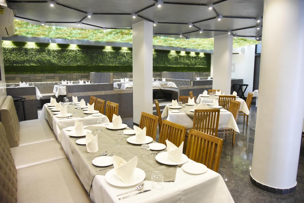 Oyo 10672 Hotel Riviera Nashik Luaran gambar