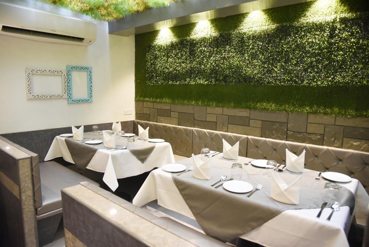 Oyo 10672 Hotel Riviera Nashik Luaran gambar