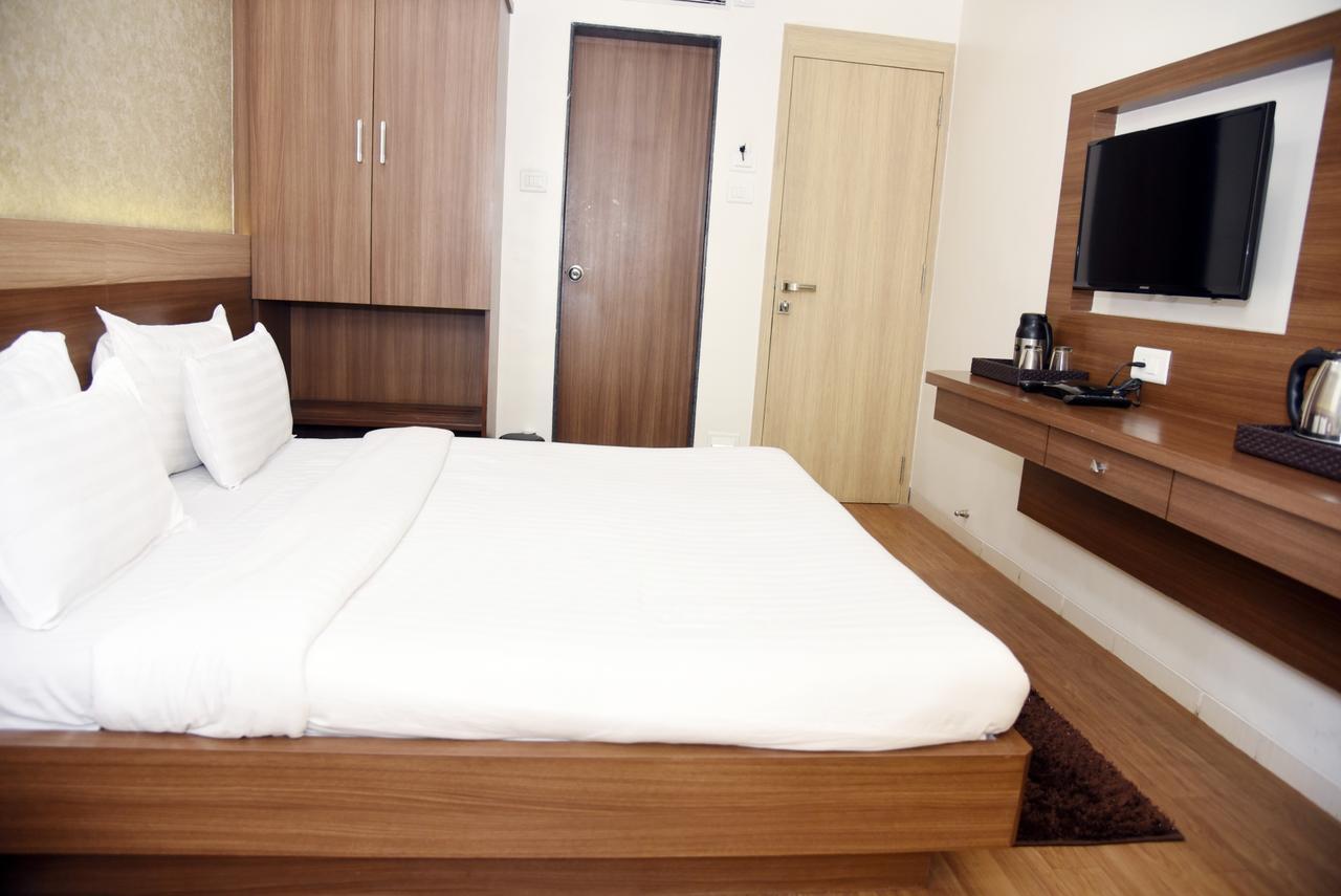 Oyo 10672 Hotel Riviera Nashik Luaran gambar
