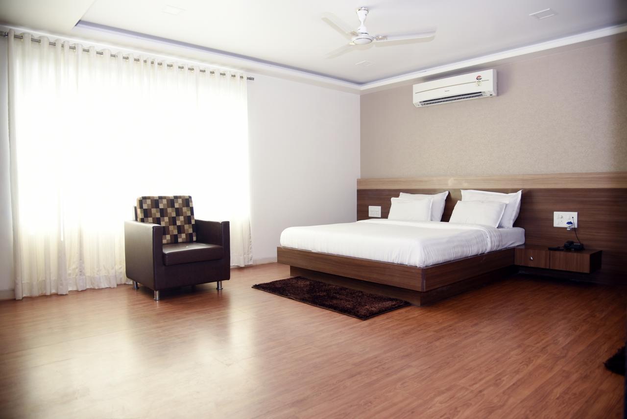 Oyo 10672 Hotel Riviera Nashik Luaran gambar