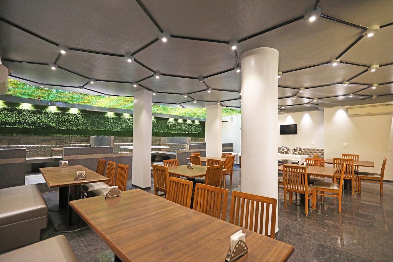 Oyo 10672 Hotel Riviera Nashik Luaran gambar
